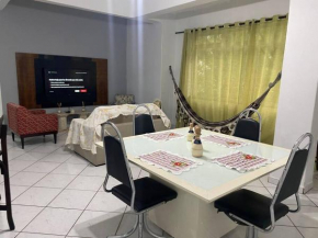 Amplo apartamento à 100m da praia